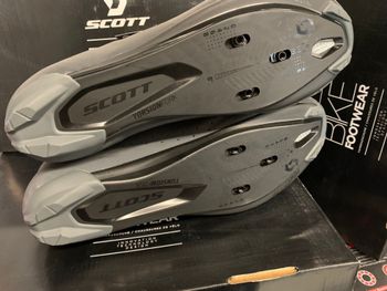 Used Scott road comp boa reflective grey 45 nieuw 2024 bike — image 2 of 4