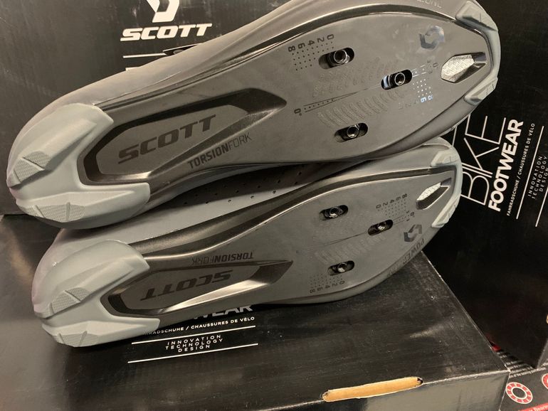 Used Scott road comp boa reflective grey 45 nieuw 2024 bike — image 2 of 4