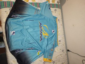 Brugt astana BEL COMPLETO DA CICLISMO DA STRADA MAGLIA XL PIU PANTALONCINO XL Cycling Clothing