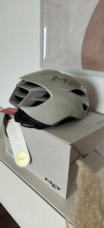 MET Manta MIPS Helmet 2025 bike usato — immagine 5 di 10