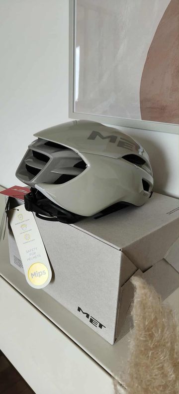 Tweedehands MET Manta MIPS Helmet 2025 bike — afbeelding 5 van 10
