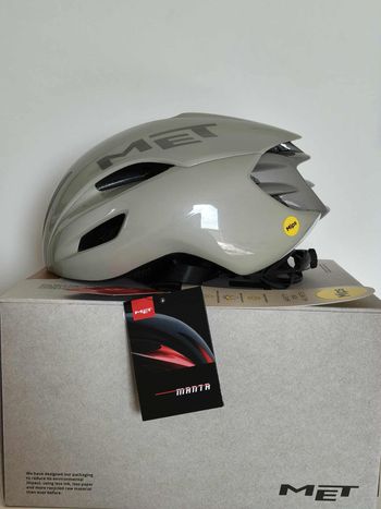 Used MET Manta MIPS Helmet 2025 Cycling Accessories