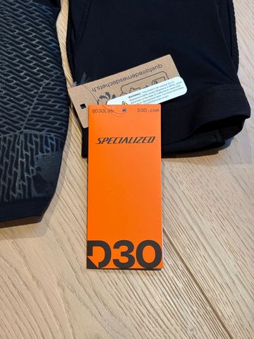 Specialized Traction D3O Knee Pad 2025 bike usato — immagine 4 di 7