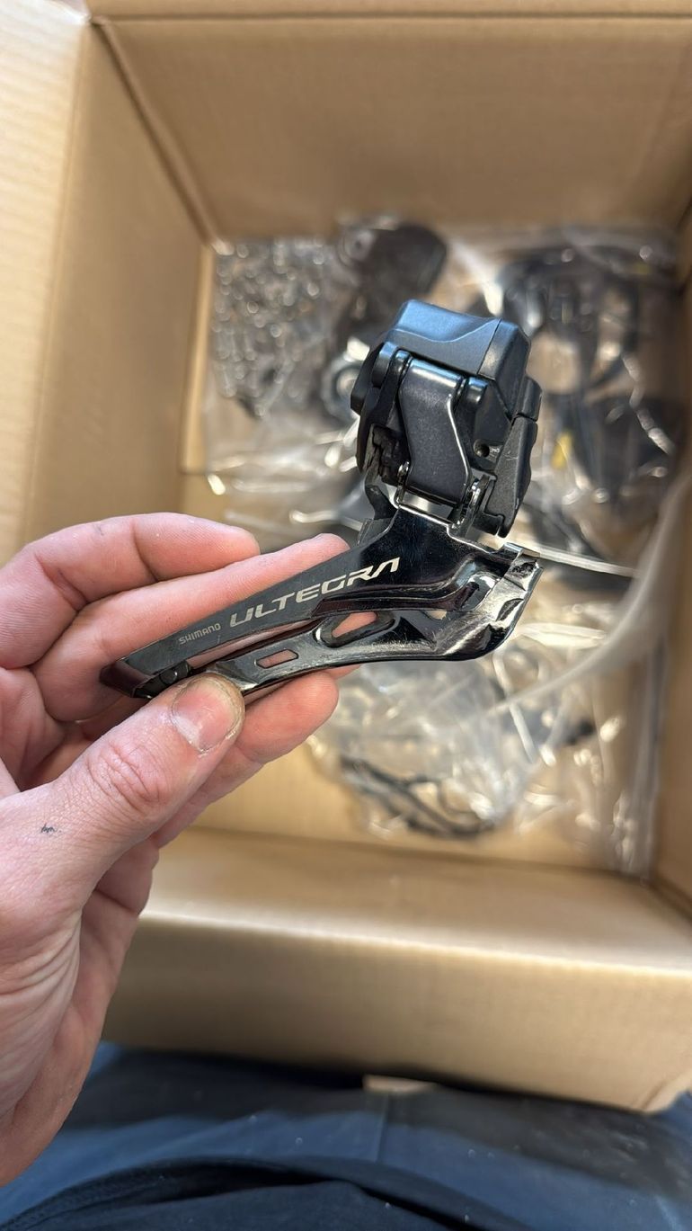 Used Shimano di2 Ultegra r8170 groepset 12 spd 2025 bike — image 5 of 9