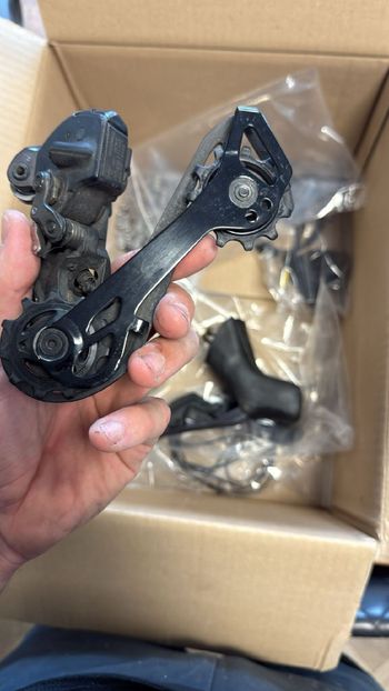 Used Shimano di2 Ultegra r8170 groepset 12 spd 2025 bike — image 9 of 9