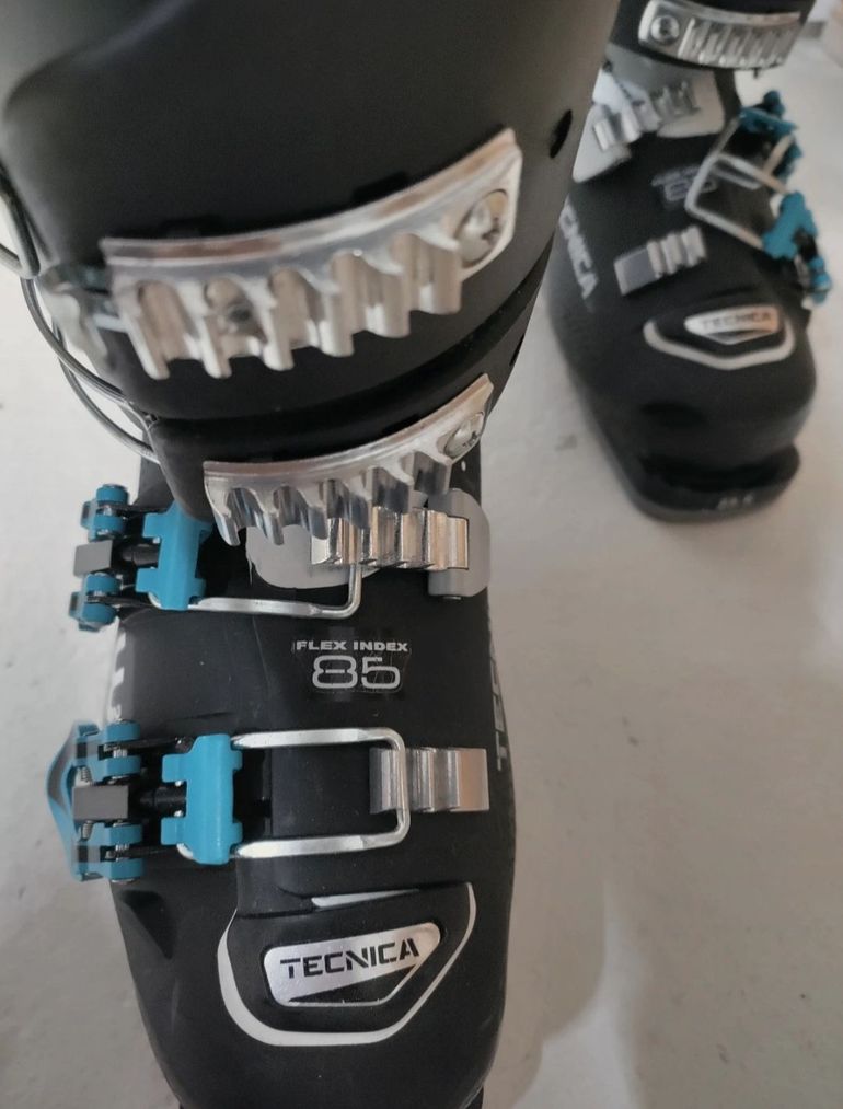 Used Tecnica chaussures de ski bike — image 2 of 3