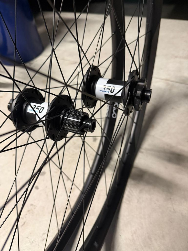 Brugt Oquo Mountain Control MC32TEAM POWER 29" Wheelset 2025 bike — billede 3 af 4