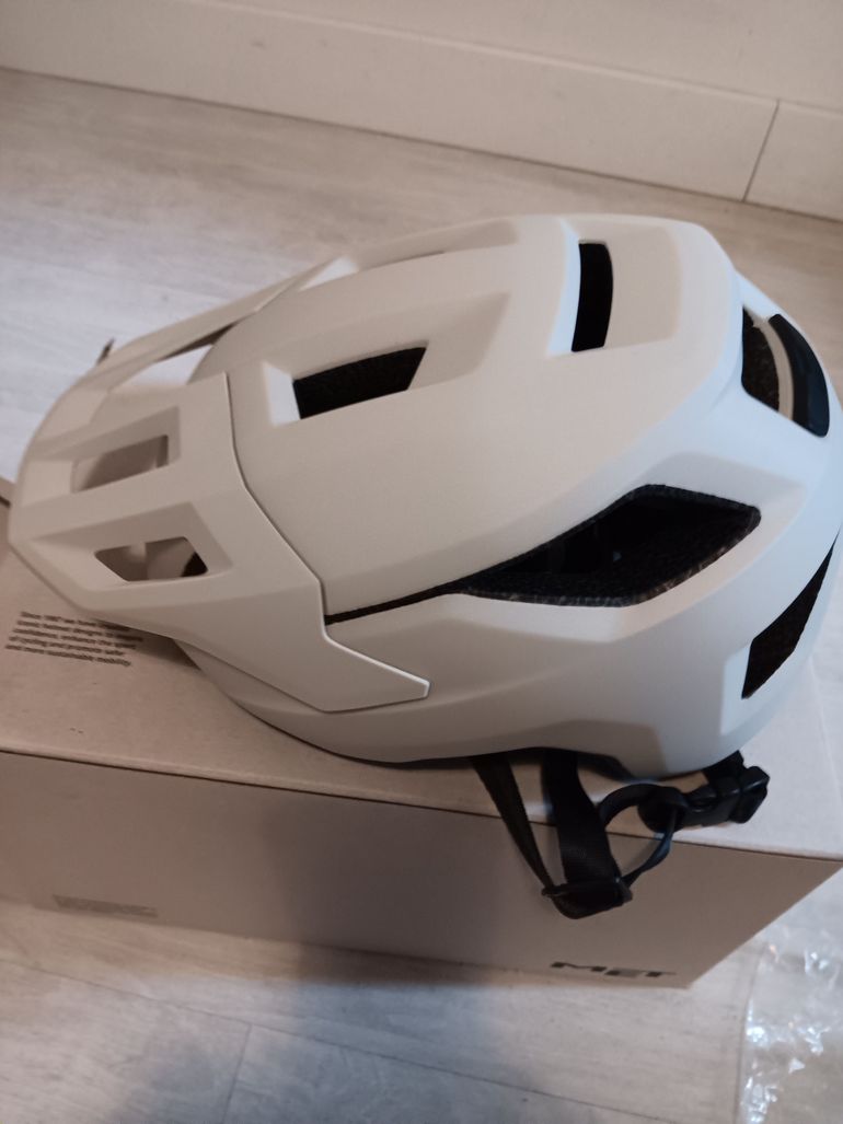 Brugt MET Shelter MIPS Casque VTT 2025 bike — billede 4 af 6