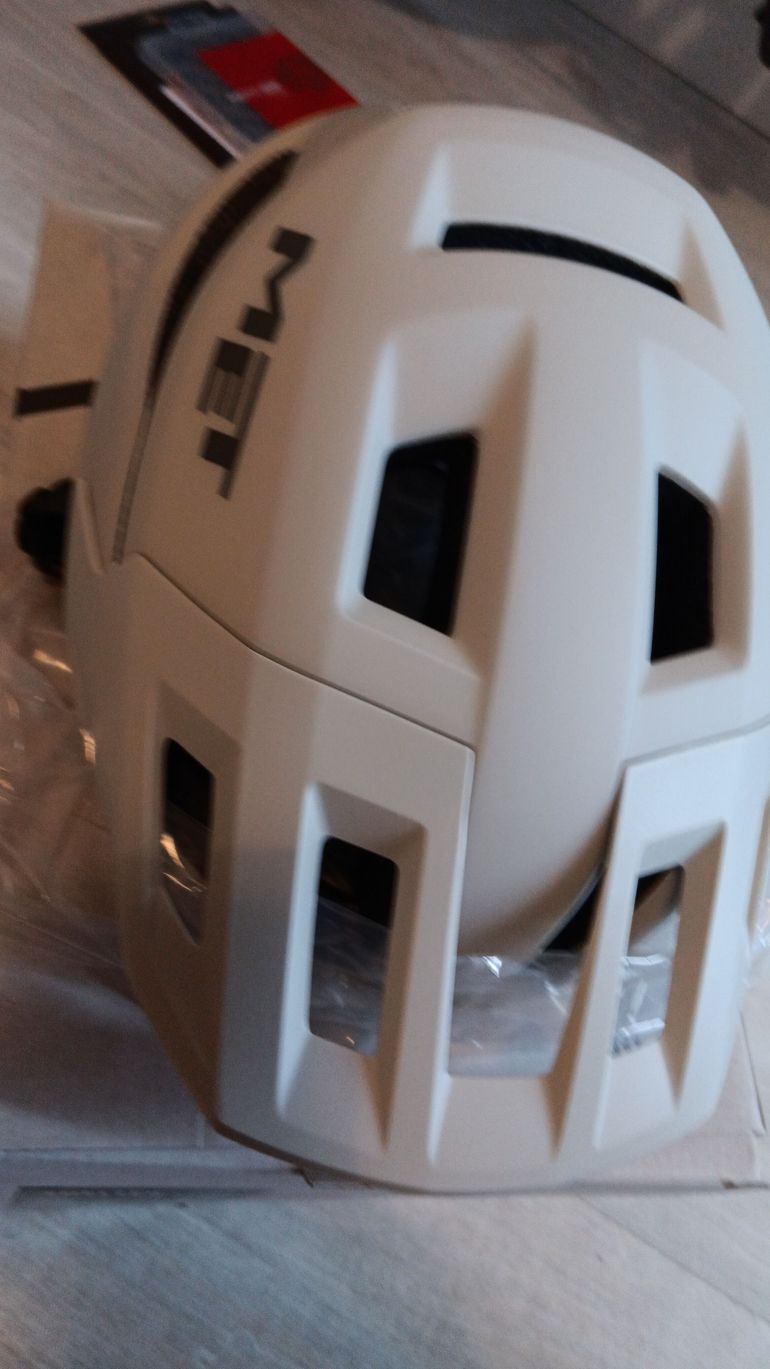Brugt MET Shelter MIPS Casque VTT 2025 bike — billede 3 af 6