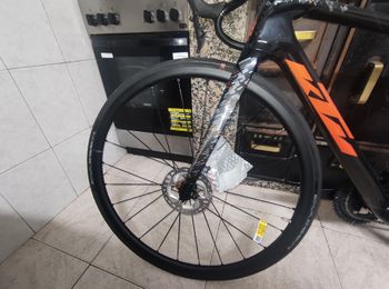 Used Mavic Ruedas  Ksyrium S Disc CL 2024 bike — image 1 of 2