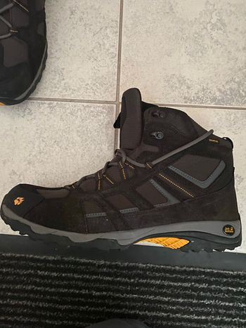 Jack Wolfskin, Almodt new hiking shoes