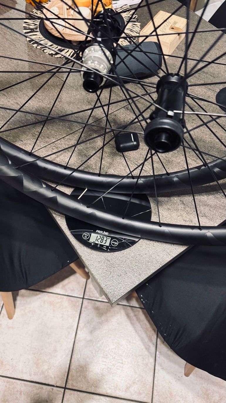 Deerobust Ruote Carbonio mozzo ceramico garanzia 2025