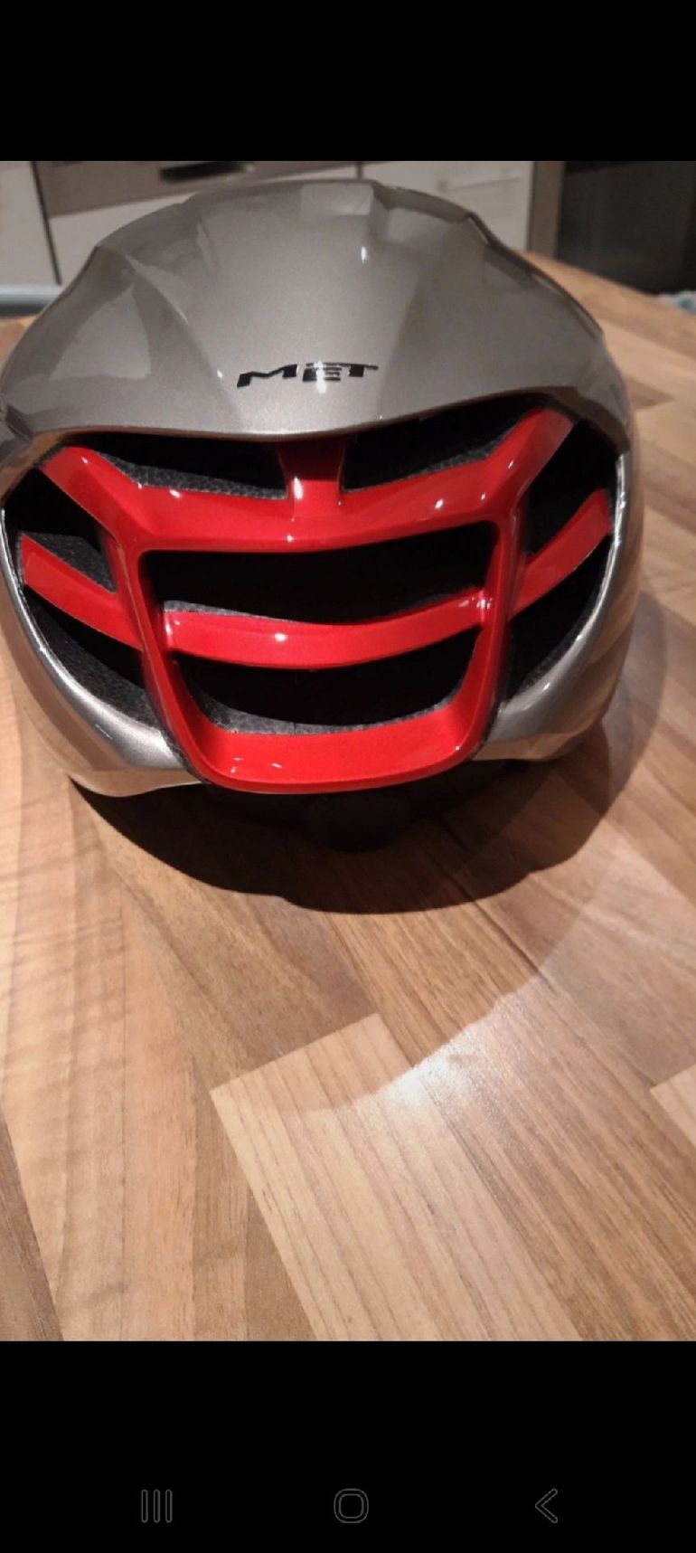 Käytetty Team uae Casque Met manta 2025 bike — kuva 5 / 6