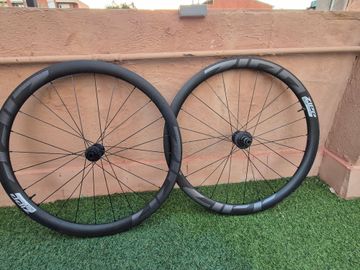 Brugt Zipp 303 Firecrest Wheelset 2022 bike — billede 1 af 4