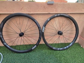 Brugt Zipp 303 Firecrest Wheelset 2022 bike — billede 2 af 4