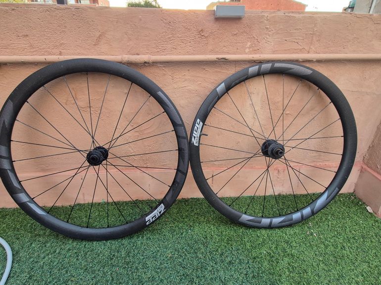 Brugt Zipp 303 Firecrest Wheelset 2022 bike — billede 2 af 4