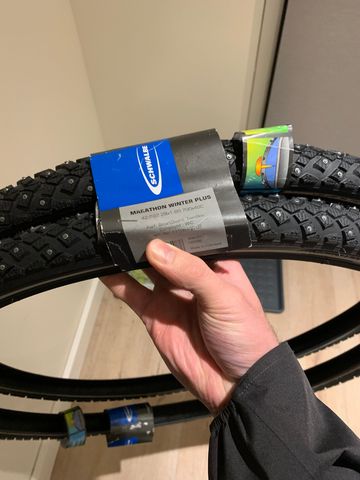 Schwalbe Marathon Winter Plus 42-622 Tyres & Tubes d'occasion