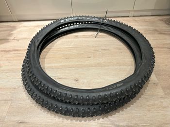 Gebrauchtes Schwalbe Ice Spiker Pro 27.5" x2 Tyres & Tubes