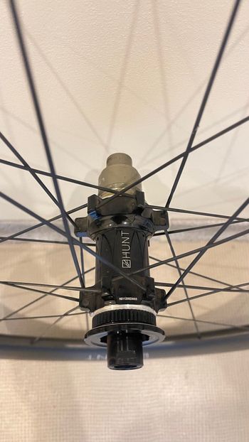 Brugt Hunt Carbon Disc Wheelset 2024 bike — billede 7 af 10