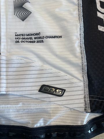 Brugt BAHRAIN VICTORIUS Autografata Matej Mohoric 2023 bike — billede 14 af 16