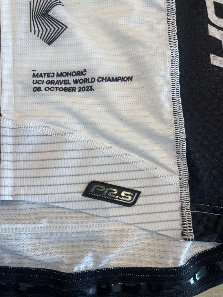 Brugt BAHRAIN VICTORIUS Autografata Matej Mohoric 2023 bike — billede 14 af 16