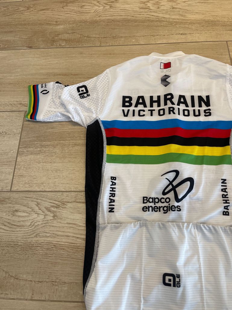 Brugt BAHRAIN VICTORIUS Autografata Matej Mohoric 2023 bike — billede 15 af 16