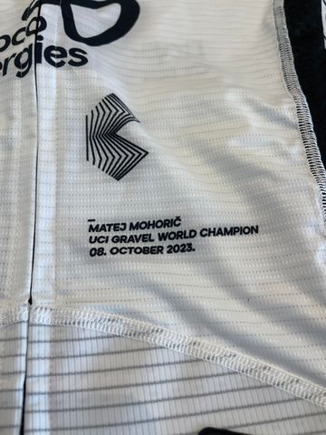 Brugt BAHRAIN VICTORIUS Autografata Matej Mohoric 2023 bike — billede 2 af 16