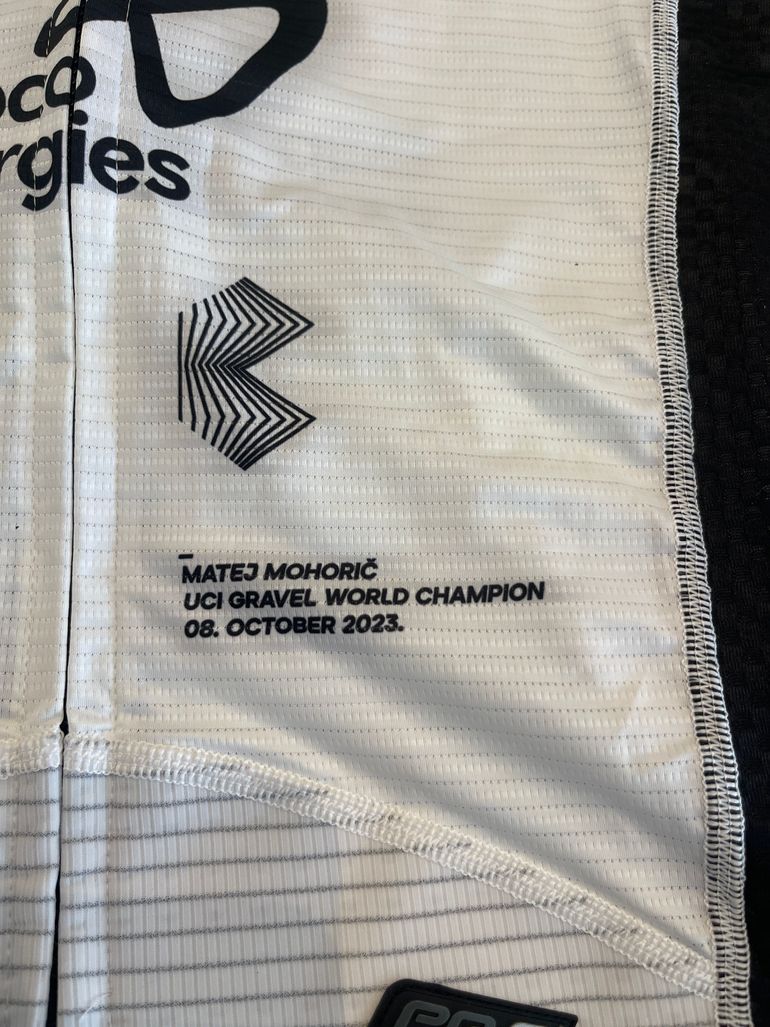 Brugt BAHRAIN VICTORIUS Autografata Matej Mohoric 2023 bike — billede 16 af 16