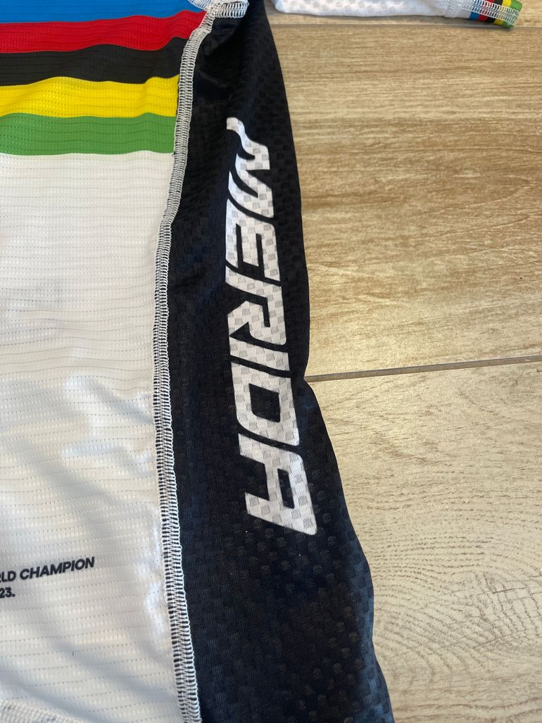 Brugt BAHRAIN VICTORIUS Autografata Matej Mohoric 2023 bike — billede 10 af 16