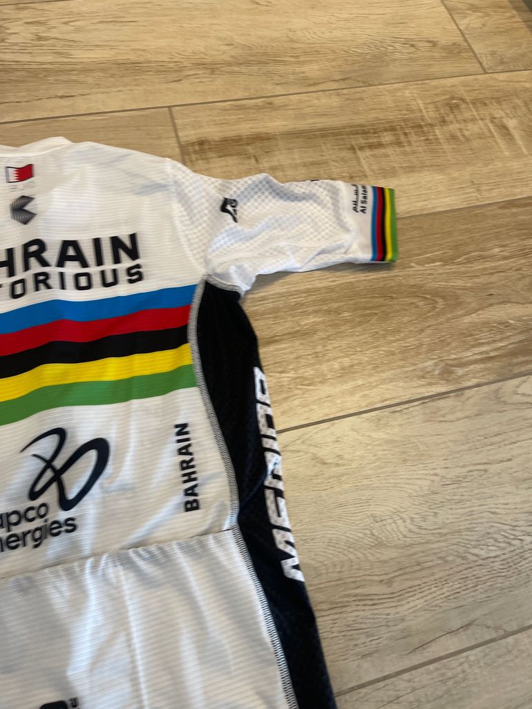 Brugt BAHRAIN VICTORIUS Autografata Matej Mohoric 2023 bike — billede 13 af 16