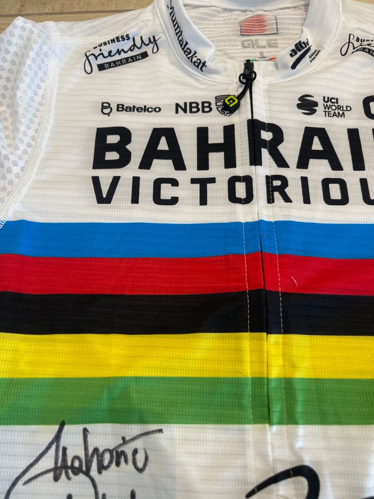 Brugt BAHRAIN VICTORIUS Autografata Matej Mohoric 2023 bike — billede 4 af 16