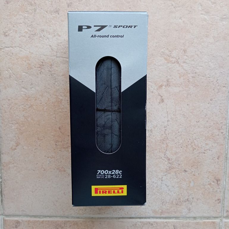 Used Pirelli Pneu  P7 Sport 28-622 Tube Estrada Dobrável bike — image 1 of 8