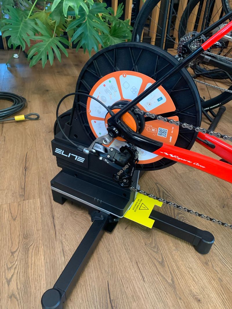 Elite Rullo Élite Avanti with Zwift cog & click 2025 Cycling Accessories usato