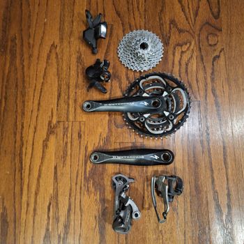 Sram, casset, Shimano Deore shifters, Specialized cranks and chain ring, and Shimano XTR derailleur