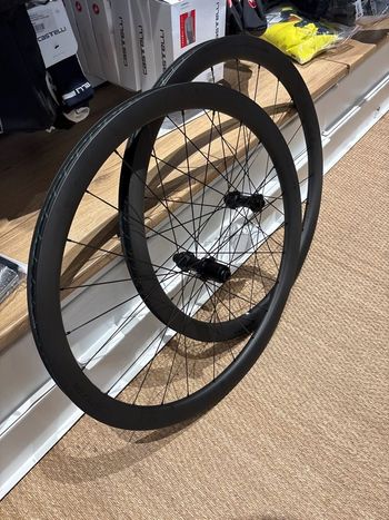 Używany Syncros Capital 1.0s 40 Wheelset bike — zdjęcie 4 z 7