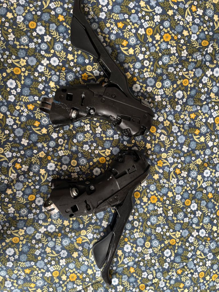 Used Shimano manette D-G  ultegra 2023 bike — image 1 of 2