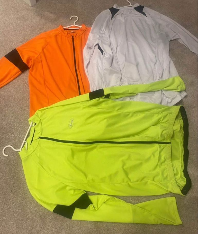 Used Arsuxeo Long Sleeve & Short Sleeve Jersey’s 2024 bike — image 1 of 2