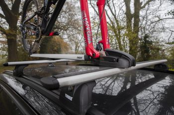 Used Thule Thule ThruRide 565 Roof Bike Rack bike — image 1 of 4