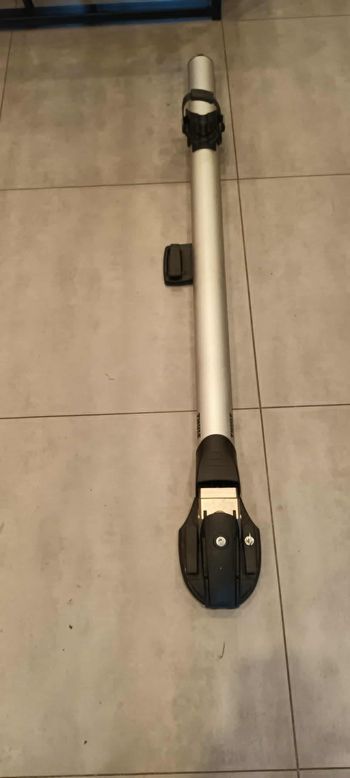 Used Thule Thule ThruRide 565 Roof Bike Rack bike — image 2 of 4