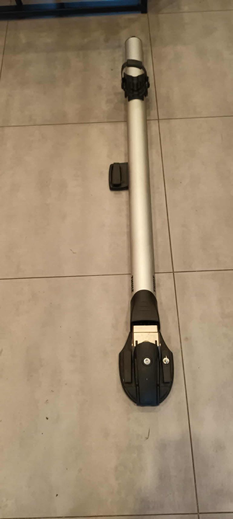 Used Thule Thule ThruRide 565 Roof Bike Rack bike — image 2 of 4