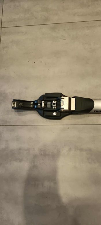 Used Thule Thule ThruRide 565 Roof Bike Rack bike — image 4 of 4