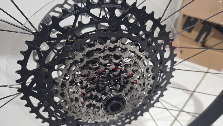 Used Sram XS 1270 EAGLE 10-52 T-Type 2025 bike — image 1 of 2
