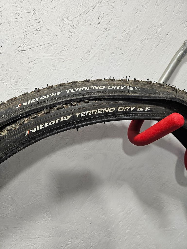 Used Vittoria 2x  Terreno Dry 40-662 bike — image 1 of 3