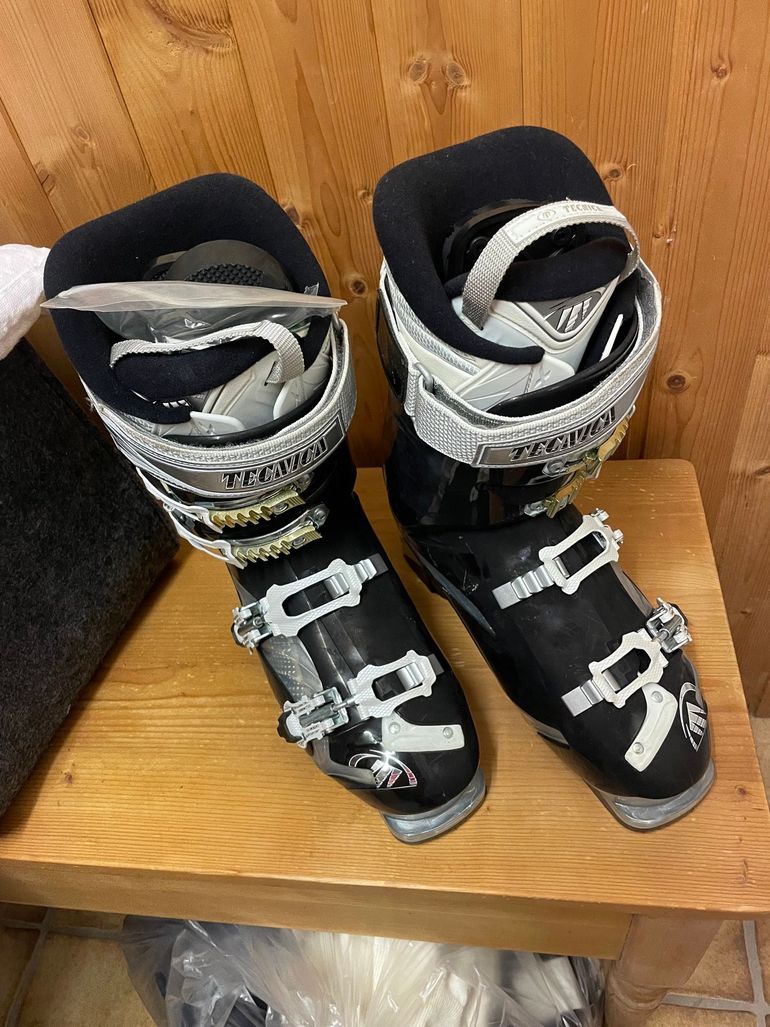 Used Tecnica Skischuh 2022 bike — image 1 of 4