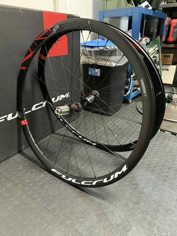 Tweedehands Fulcrum RACING 400 DISC bike — afbeelding 2 van 10