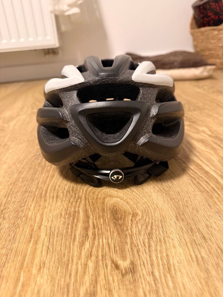 Giro Cinder Helmet bike de segunda mano — imagen 5 de 5