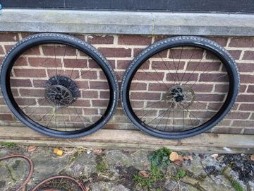 Brugt Specialized roues VTT alu 2024 bike — billede 2 af 5