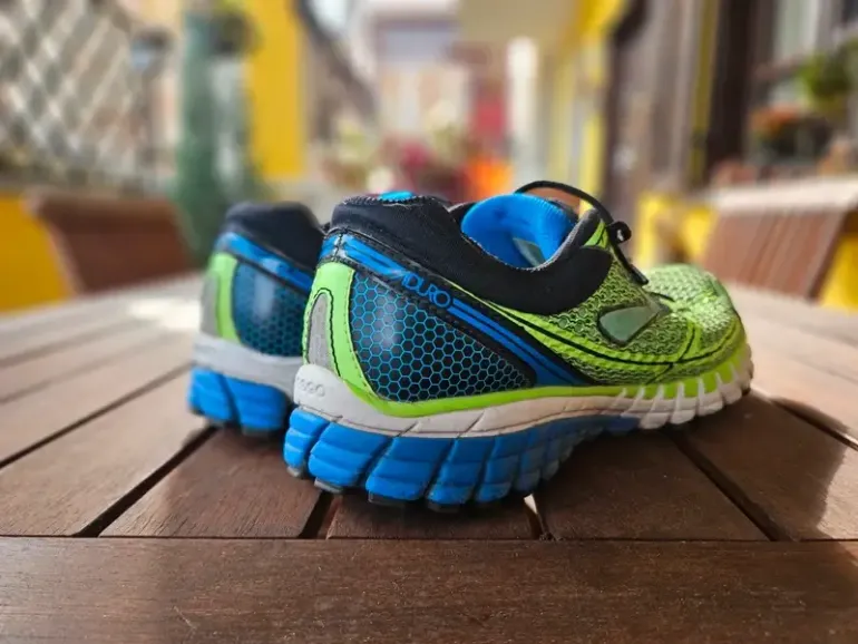 Used Brooks Aduro Running Shoes bike — image 2 of 6