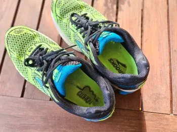 Used Brooks Aduro Running Shoes bike — image 3 of 6