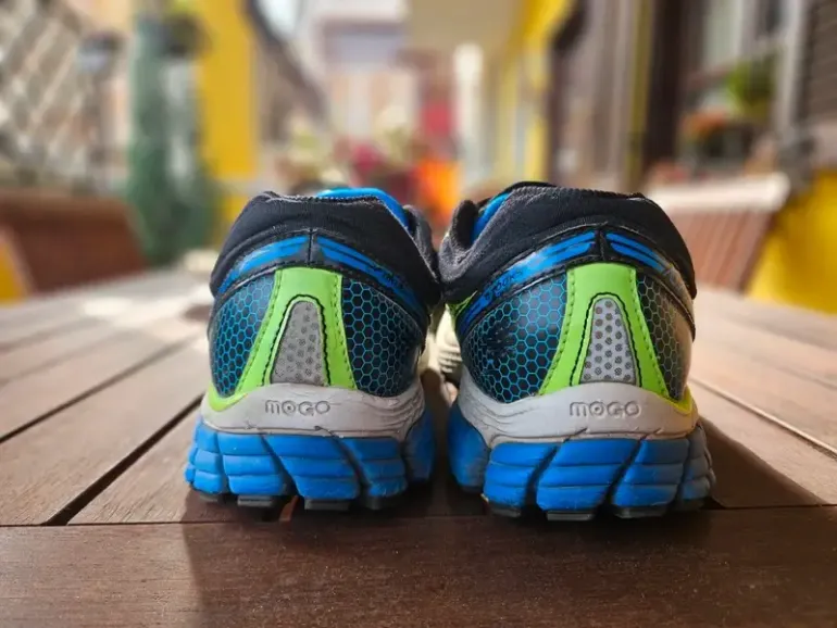Used Brooks Aduro Running Shoes bike — image 4 of 6